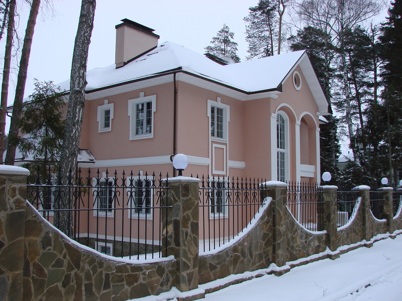 рублёвка барвиха посёлок. дома на рублевке небольшие. маралик ресторан рублевка. шестиэтажный особняк на рублевке. рублевка 7.