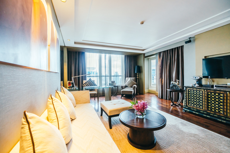 Header spacious room with big window