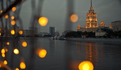 Wide thumb look through the lamps at shiny moscow city