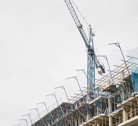 Vertical slider crane building construction