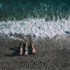 Art thumb top view friends relaxing beach