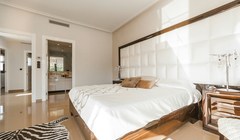 Wide thumb frames for your heart fqqiavjejto unsplash