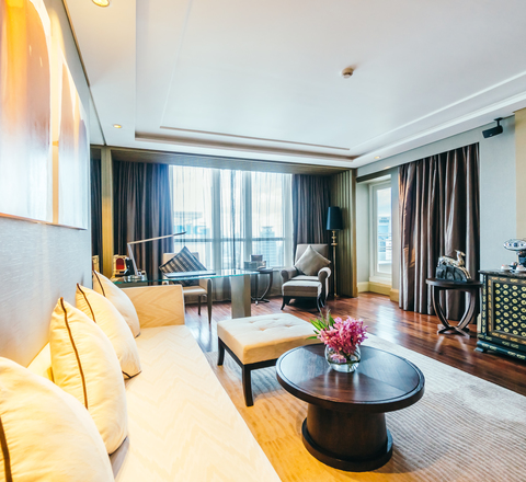 Vertical slider spacious room with big window