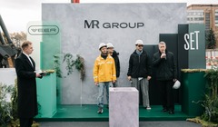 Wide thumb mr group  1 