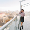 Art thumb sunny morning big city terrace young brunette fashionable woman talking phone smiling attractive model woman chilling relaxing time happiness