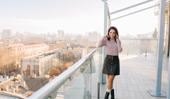 Wide thumb sunny morning big city terrace young brunette fashionable woman talking phone smiling attractive model woman chilling relaxing time happiness